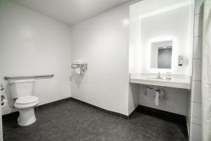 ERTH INN by AGA- Bell Garden