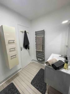 Appartements En Salvy : hyper centre + parking gratuit : photos des chambres