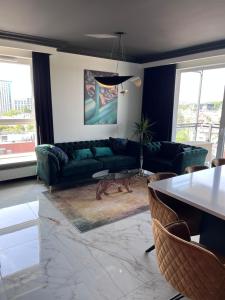 Golden Flamingo Apartment