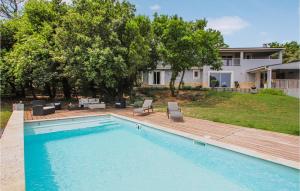 Maisons de vacances Awesome Home In Suze-la-rousse With Outdoor Swimming Pool, Private Swimming Pool And 5 Bedrooms : photos des chambres