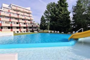 2-Zimmer Wohnung, Pools, Sauna und Balkon