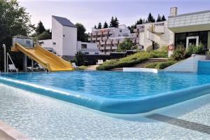 2-Zimmer Wohnung, Pools, Sauna und Balkon
