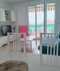 Charmant F 3 lumineux proche plage et vue mer