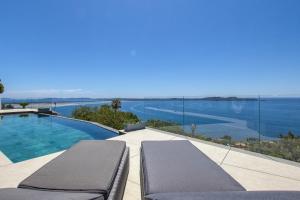 VILLA LOISEAU BLEU 220m2 VUE MER 180, GIENS & Porquerolles - Studio
