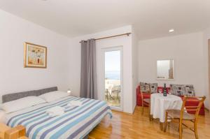 Apartments Mira Beachfront Bliss