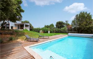 Maisons de vacances Awesome Home In Suze-la-rousse With Outdoor Swimming Pool, Private Swimming Pool And 5 Bedrooms : photos des chambres