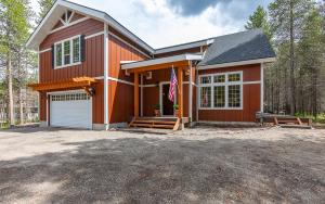 Uncle Chris Cabin by KABINO Air Conditioning Smart TVs Chefs Kitchen Spacious WiFi Grill Bills Island Reservoir Fishing