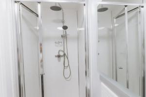 BRIARS CLOSE - Four Bed Property on the Edge of the Peak District National Park