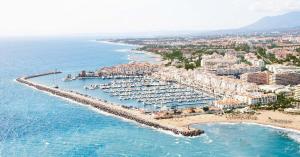 Designer Renovated Penthouse In Puerto Banus