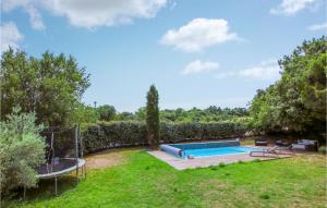 Maisons de vacances Awesome Home In Suze-la-rousse With Outdoor Swimming Pool, Private Swimming Pool And 5 Bedrooms : photos des chambres