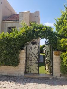 فيلا للعائلات فقط مستقله تماما بحديقه رائعه و رؤيه واضحه للبحر