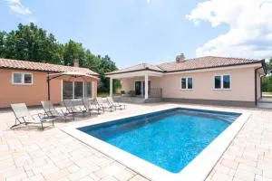 Villa Fortuna - spatious villa for 8 guests with pool and garden, Ferienhaus Istrien - Raša