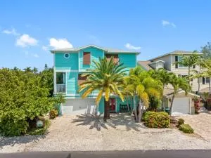 Emerald Seas - هولمز بيتش