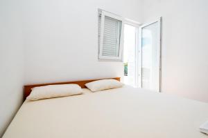 Apartments by the sea Vir - 21401