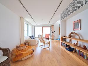 Minami Hayama DAG at ZEE - 南葉山 ダグ アット ジー