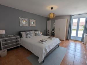 Maisons de vacances Gite Lessac, 4 pieces, 8 personnes - FR-1-653-240 : photos des chambres