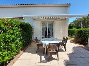 Maisons de vacances Maison Vaux-sur-Mer, 3 pieces, 6 personnes - FR-1-550-68 : photos des chambres