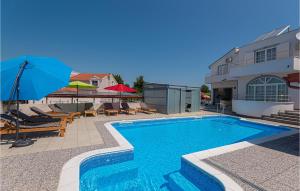 obrázek - Beautiful Home In Brodarica With 4 Bedrooms, Wifi And Outdoor Swimming Pool