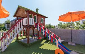 Four-Bedroom Holiday Home In Brodarica