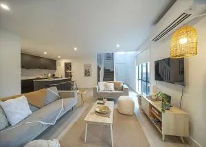 Summerhouse Pet Friendly at Surf Beach - Denhams Beach