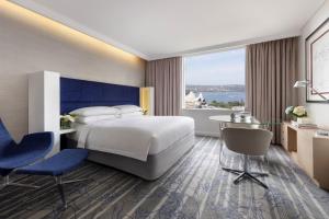 Guest room, 1 King Bed with Opera House View room in Sydney Harbour Marriott Hotel at Circular Quay