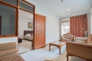 Dequr Hotel Dipati Ukur Mitra RedDoorz