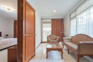 Dequr Hotel Dipati Ukur Mitra RedDoorz