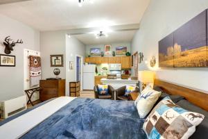 Angel Fire Studio with Fireplace, Walk to Resort!