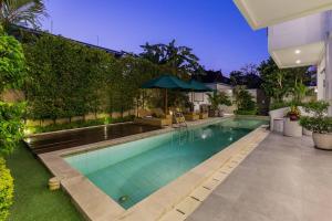 Villa Serenity: modern design luxury 12m pool and BBQ