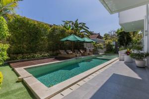 Villa Serenity: modern design luxury 12m pool and BBQ