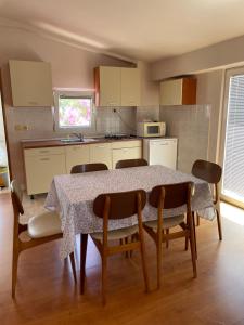 Apartments Flowers - by TA Leut Agency