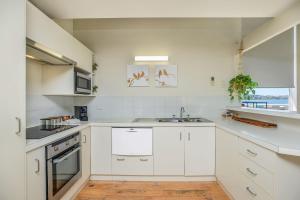 Pine Beach Villa Fabulous Sea Views