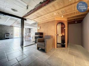 À 10 minutes du circuit