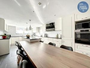 À 10 minutes du circuit