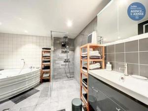 À 10 minutes du circuit