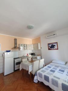 Apartment in Brodarica with balcony, air conditioning, WiFi 5185-2 