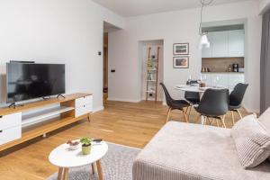 Family apartment with air-conditioning, balcony, free parking!