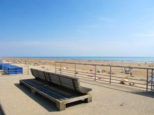 Maisons de vacances Propriete de 3 chambres avec piscine partagee terrasse amenagee et wifi a Saint Jean de Monts a 2 km de la plage : photos des chambres