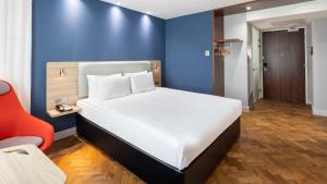 Standard Double Room - Top Floor room in Holiday Inn Express Amsterdam - Sloterdijk Station an IHG Hotel