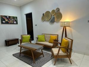 Villa Magnifica by REQhome