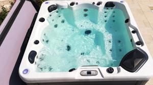 Villa spacieuse à Béziers avec piscine privée et jacuzzi