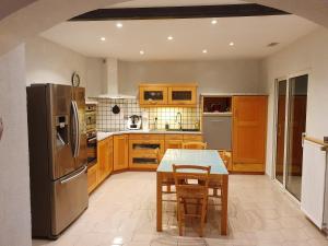 Villa spacieuse à Béziers avec piscine privée et jacuzzi