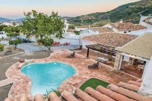 Charming Villa in Mondrón with Private Pool - Los Baños de Vilo