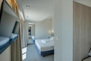 Sky-High Central Penthouse w. Stunning Views - 02