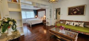 Chiangmai Singharat Road Villa