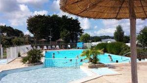 obrázek - Bungalow de 3 chambres avec piscine partagee jardin et wifi a Louannec