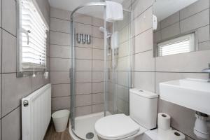 Parking, 2 Bathrooms, Dining space & Garden