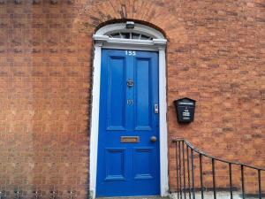 2 Bedroom Flat Free Parking Fast Wi-Fi Self Check-in Visit Manchester Oldham Bury