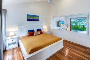 Heliconia 10 Centrally Located House Hamilton Island with buggy