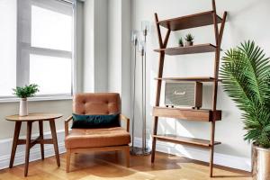 Central Midtown E 1BR w Gym Doorman NYC-17